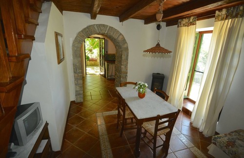 Veli Losinj Apartment | Charming 2-Bedroom Apartment for 4 Guests