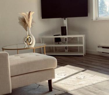 South Tacoma Apartment | Charming 2 Bedroom in Tacoma