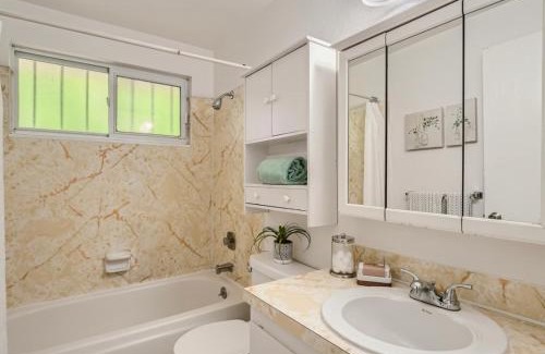 South Tacoma Apartment | Charming 2 Bedroom in Tacoma