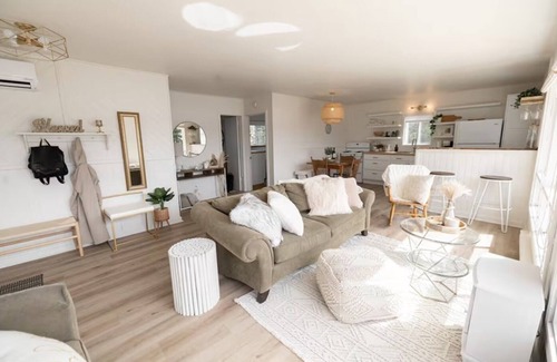 Sainte-Anne-de-Kent House | Charming 2-bedroom Riverfront paradise