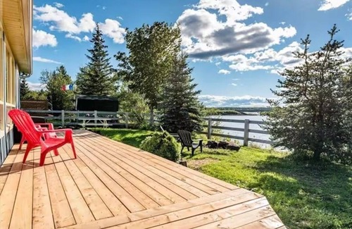 Sainte-Anne-de-Kent House | Charming 2-bedroom Riverfront paradise