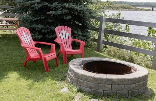 Sainte-Anne-de-Kent House | Charming 2-bedroom Riverfront paradise