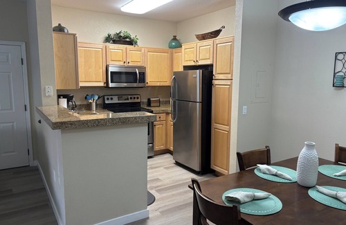 La Reserve Parcel Condo | Charming 2-bedroom Resort style condo with AC, pool, fitness room in Oro Valley