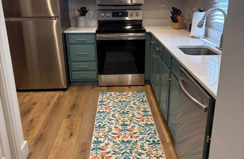 Highlands House | Charming 2-bedroom renovated townhome in Highlands. One mile from Main Street.