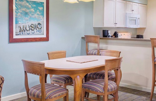 Branson Resort | Charming 2-bedroom resort in delightful Branson with fitness room, AC