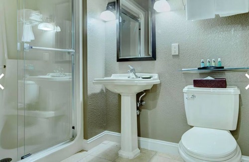 Hancock Resort | Charming 2-bedroom resort in marvelous Hancock with AC, fitness room, WiFi