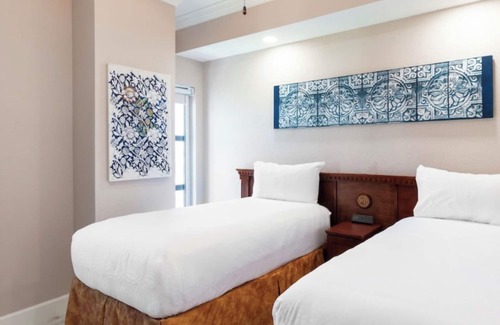 Florida Center Resort | Charming 2-bedroom resort with AC, WiFi in delightful Orlando