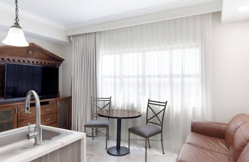Florida Center Resort | Charming 2-bedroom resort with AC, WiFi in delightful Orlando