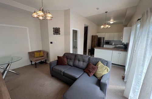 Willowdale House | Charming 2-Bedroom Retreat | 5-Min Walk to Subway | Private Deck Oasis