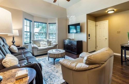 Salado House | Charming 2 Bedroom Townhome in Historic Salado!