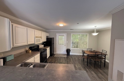 Athens House | Charming 2-bedroom townhome in marvelous Athens with AC
