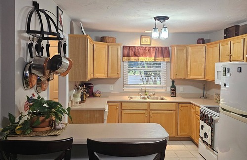 Hardy House | Charming 2-bedroom townhome on Smith Mountain Lake