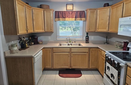 Hardy House | Charming 2-bedroom townhome on Smith Mountain Lake