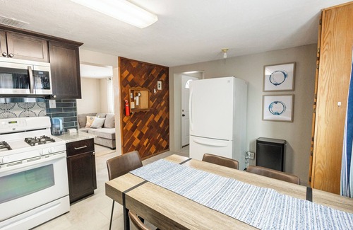 Northeast Heights House | Charming 2-bedroom casita with WiFi, AC in fabulous Albuquerque, New Mexico