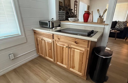 Carson City House | Charming 2-bedroom bungalow with WiFi, AC close to downtown & next to LA Bakery.