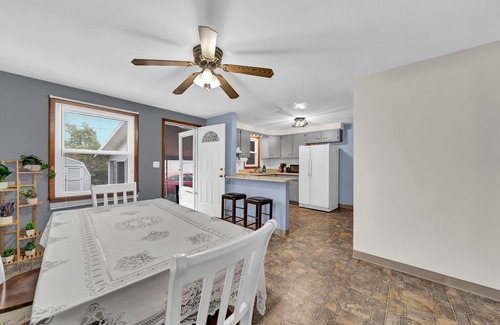 Cheektowaga Apartment | Charming 2-bedroom apartment near airport in peaceful Cheektowaga