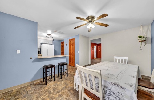 Cheektowaga Apartment | Charming 2-bedroom apartment near airport in peaceful Cheektowaga