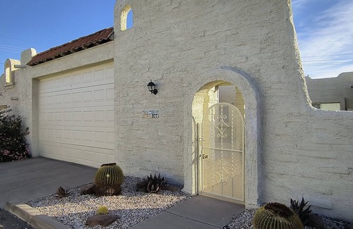 Green Valley House | Charming 2-bedroom single story town home in peaceful Green Valley