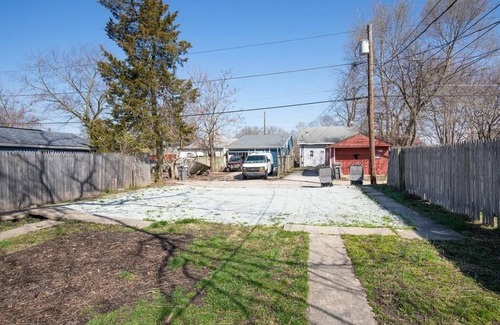 Indianapolis House | Charming 2-bedroom townhome with WiFi, AC in tranquil Indianapolis
