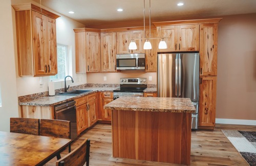 Island Park Apartment | Charming 2-bedroom apartment with WiFi in Island Park