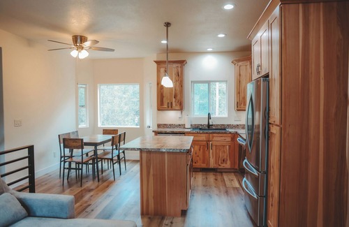 Island Park Apartment | Charming 2-bedroom apartment with WiFi in Island Park