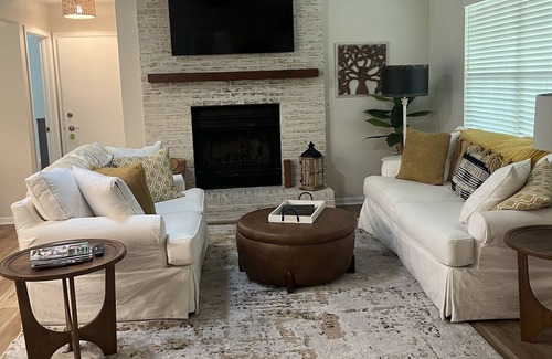 Mandarin House | Charming 2 bedroom house next to famous restaurant and marina in Mandarin,Fl.