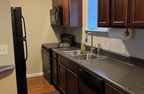South Riverside House | Charming 2-bedroom house close to stadium and hospitals