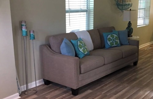 Lake Geneva Cottage | Charming 2-bedroom cottage in lovely Lake Geneva with WiFi, AC