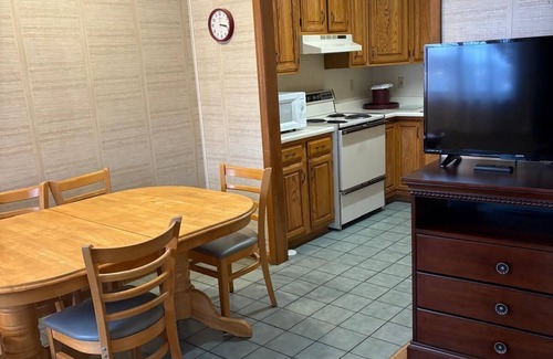 Lake George Condo | Charming 2-bedroom condo with fitness room, WiFi in Wonderful Lake George