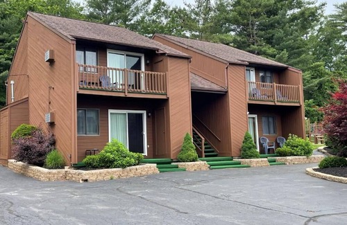 Lake George Condo | Charming 2-bedroom condo with fitness room, WiFi in Wonderful Lake George