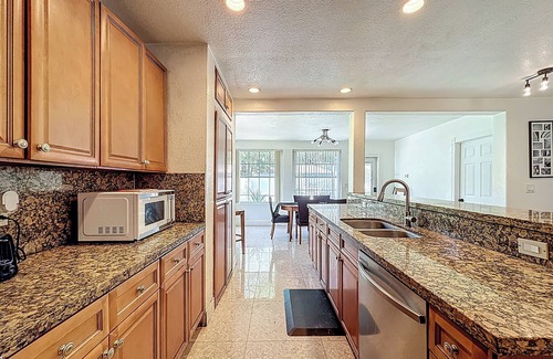 North Beach House | Charming 2-bedroom house in lovely Miami Beach with WiFi, AC
