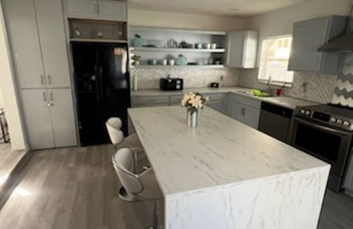 North Miami House | Charming 2-bedroom house in delightful North Miami with WiFi, fitness room