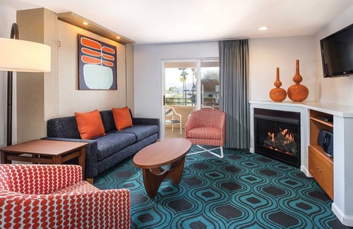 Uptown Design District Resort | Charming 2-bedroom resort with WiFi, fitness room in enchanting Palm Springs