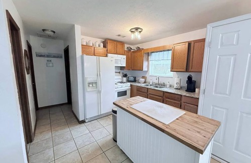 Salt Springs Cottage | Charming 2-bedroom cottage on a Lake Resort in Salt Springs