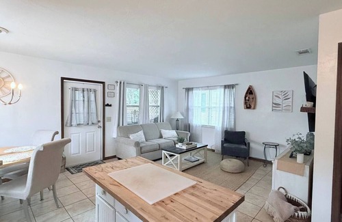 Salt Springs Cottage | Charming 2-bedroom cottage on a Lake Resort in Salt Springs