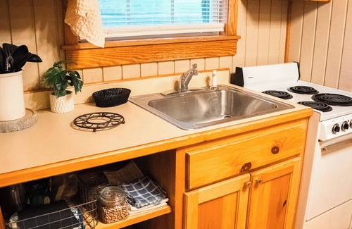 Hattieville Cottage | Charming 2-bedroom cottage with loft, AC, and WiFi on peaceful 295-acre property