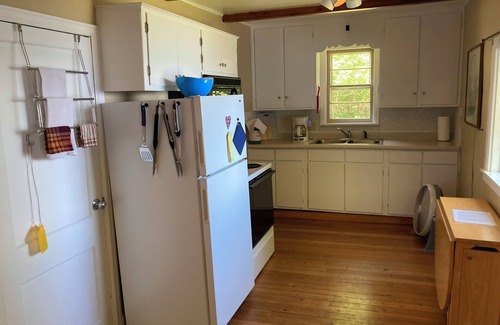 Sturgeon Bay Cottage | Charming 2-bedroom cottage directly on the bay of Sturgeon Bay