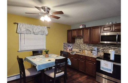 West Babylon House | Charming 2 Bedroom Home Away From Home Apartment