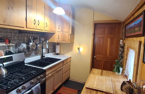 Heber Cottage | Charming 2-bedroom Vintage 1921 Cottage w/Mountain Views in lovely Heber City!