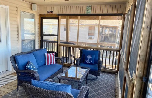 Maurepas House | Charming 2-bedroom waterfront home on Diversion Canal