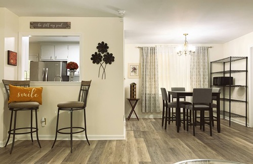 Durham House | Charming 2 br Cottage in the Woods near Zinc House Winery and Brewery!