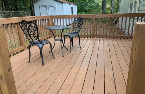 Durham House | Charming 2 br Cottage in the Woods near Zinc House Winery and Brewery!