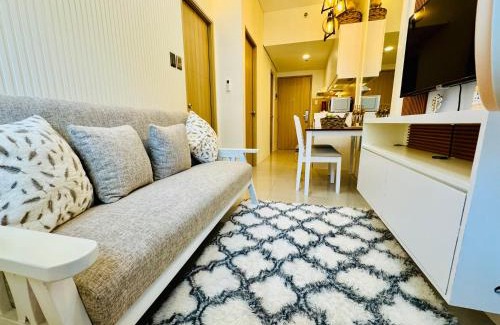 San Bartolome Apartment | Charming 2 BR with Amenity Views and Free Parking