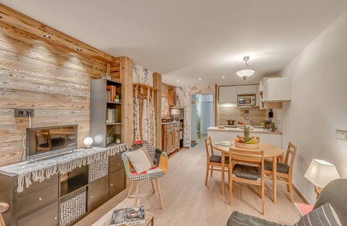 Le Lavachet Apartment | Charming 2-Room Apartment for 4/5 in Tignes, with Balcony and Premium Amenities