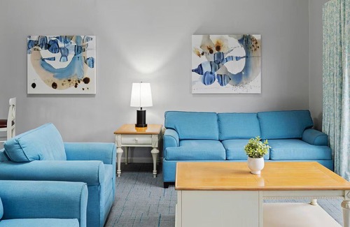 Jamestown Apartment | Charming 2 story, 2bdrm, 2.5 bath apt w/full kitchen in wonderful Jamestown.
