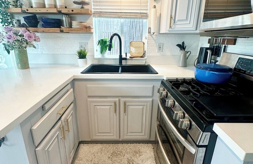 Leucadia House | Charming 2-story cottage - Private Deck AND Balcony with view
