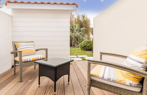 Pornic Cottage | Charming 2023 Cottage Near Beach & Golf with Private Parking, Terrace, WiFi & Baby Gear