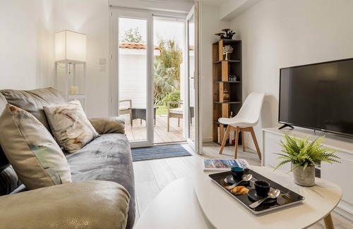Pornic Cottage | Charming 2023 Cottage Near Beach & Golf with Private Parking, Terrace, WiFi & Baby Gear