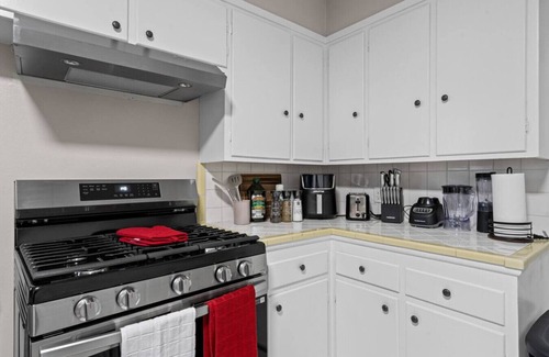 Fort Worth House | Charming 2BD: TCU Walkable, Blissful & Joyful !