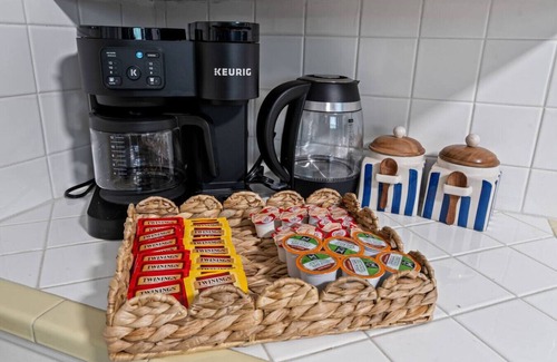 Fort Worth House | Charming 2BD: TCU Walkable, Blissful & Joyful !